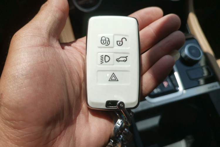 Used Jaguar XFL 2025 Model—2.0T P250, Two-Wheel Drive, Premium Luxury Edition
