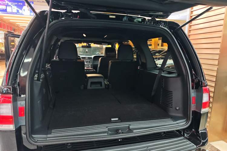 Used Lincoln Navigator 2016 3.5T AWD Trunk