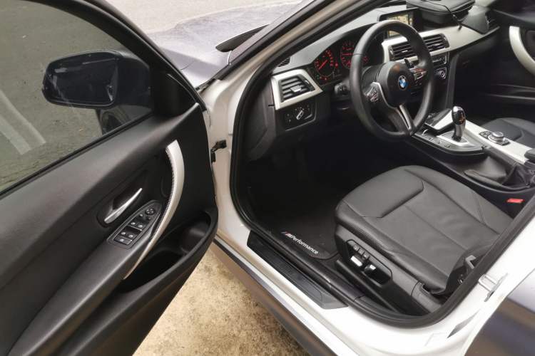 Used BMW 3 Series 2016 320i Fashion Model