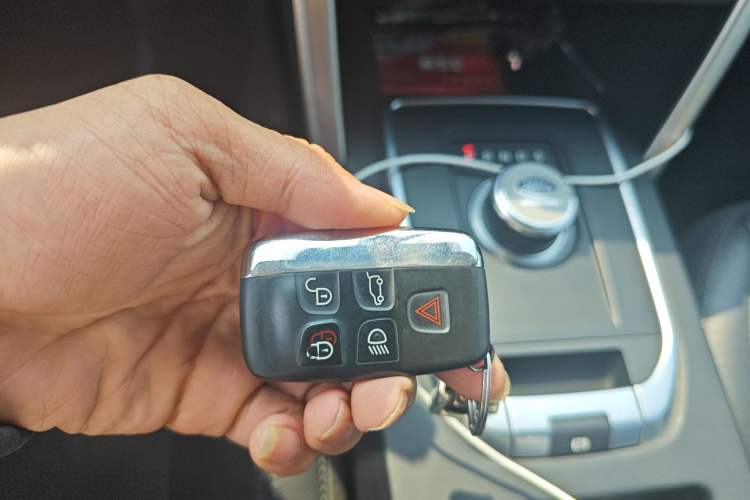 Used Land Rover Discovery Sport 2019 240 PS SE Version China VI Standard
