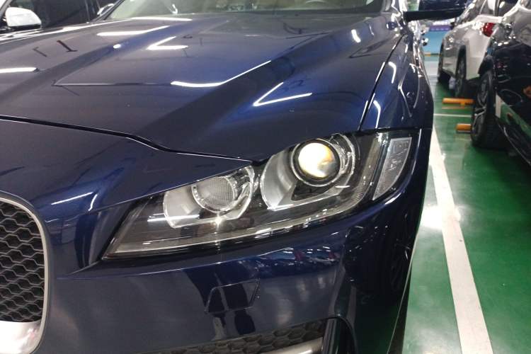 Used Jaguar F-PACE 2016 2.0T Two-Wheel-Drive R-Sport Sport Edition
