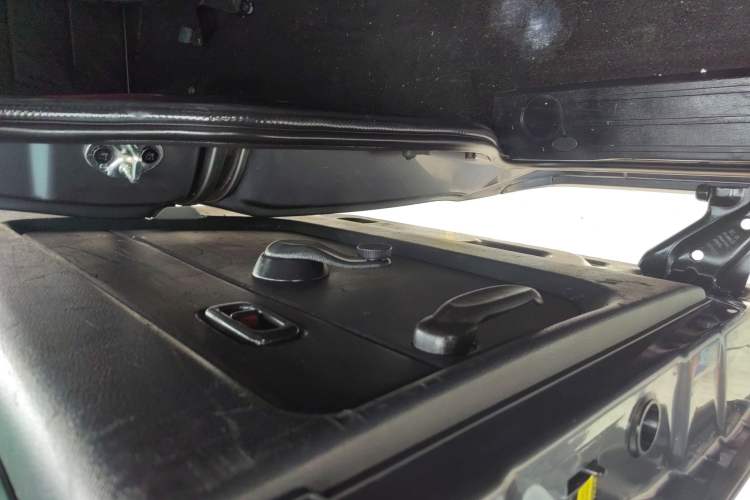 Used Jinbei Gold Hiace 2021 1.5L Passenger Van Travel Lion 6-Seater