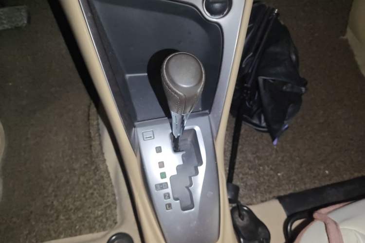 Used Toyota YARiS L Zhi Xuan 2014 1.5G Automatic Xuan Dong Edition Gear Lever