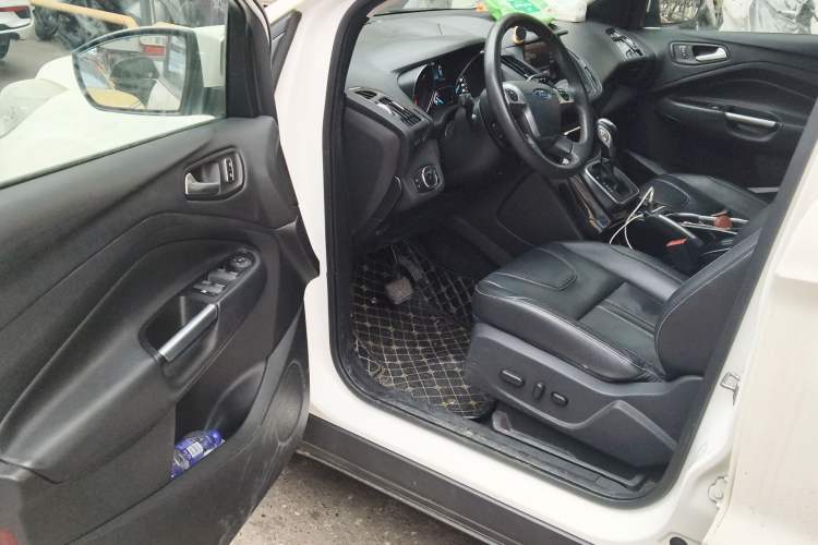 Used Ford Kuga 2015 2.0L GTDi Four-Wheel-Drive Sport Model
