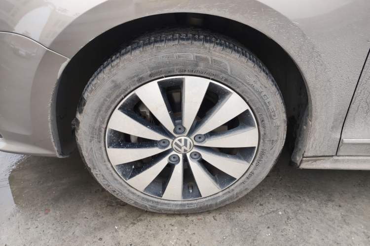 Used Volkswagen Sagitar 2017 230TSI Automatic Comfort Version
