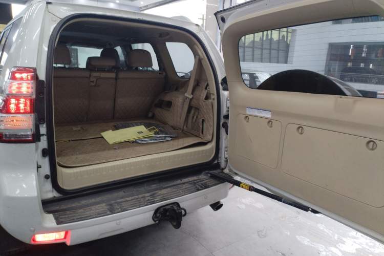 Used Toyota Prado 2017 4000 TXL Dual Airbags Side-Mounted – Middle East Version