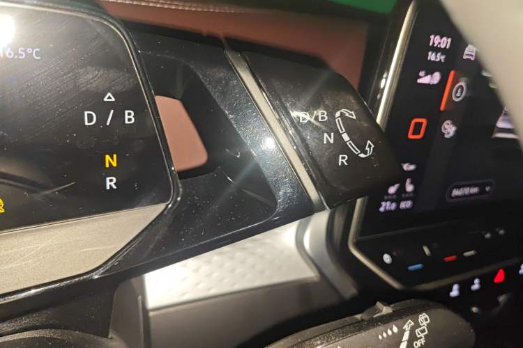 Used Volkswagen ID.6 X 2021 1st Edition ID. First Impression Edition Gear Lever