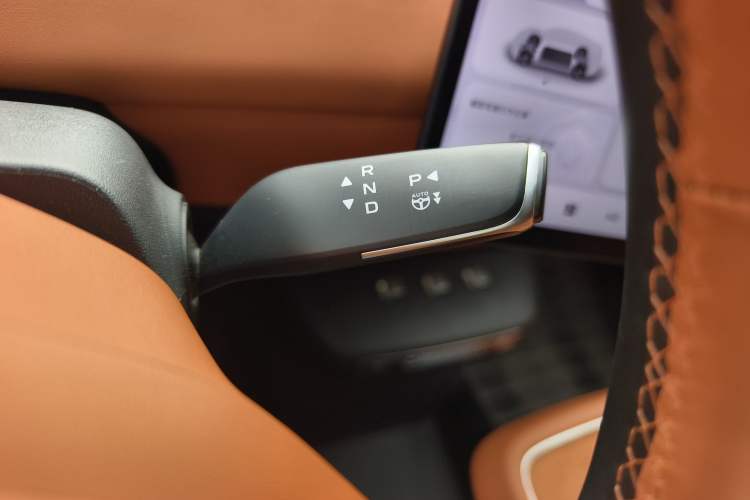 Used CHANGAN NEVO E07 2025 All-Electric 4x4 90kWh Ultra High-Performance Edition Gear Lever