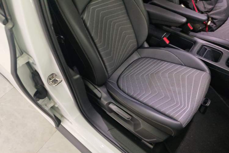 Used Volkswagen ID.3 2025 Smart Version Pure & Intelligent Enjoyment Edition Right Front Seat