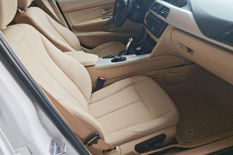 Used BMW 3 Series 2015 320i Active Edition
