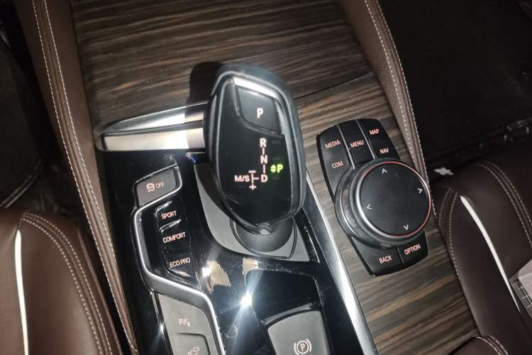 Used BMW 5 Series 2018 Facelifted 530Li Luxury Edition Premium Package Gear Lever