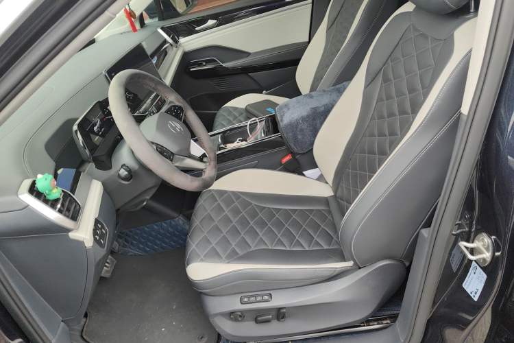 Used Volkswagen ID.6 CROZZ 2021 Long-Range PRO Edition Left Front Seat