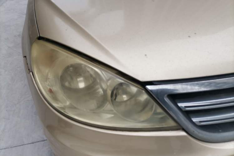 Used Volkswagen Lavida 2011 1.6L Automatic Premium Edition Right Front Headlight