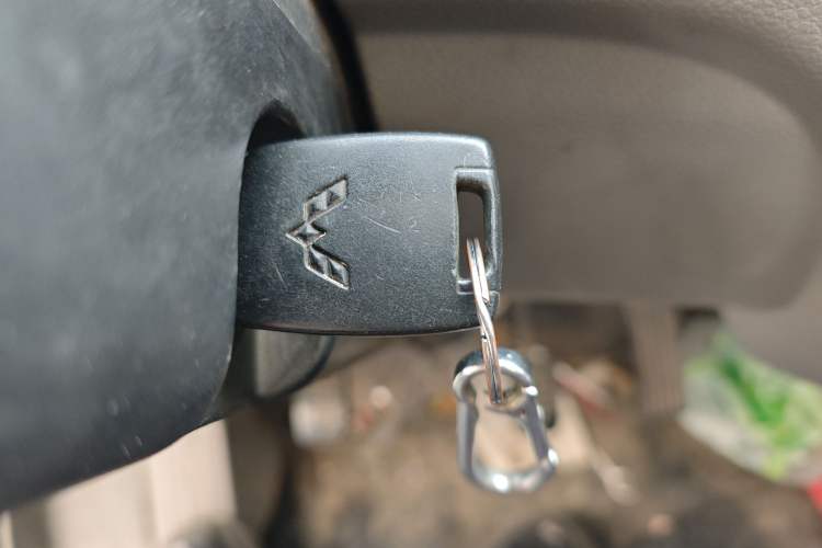 Used Wuling Zhiguang 2015 1.2L S Practical Model LSI Vehicle Key