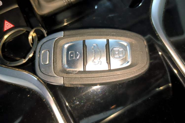 Used Hongqi E-QM5 2022 431 km Charge & Enjoy Edition
