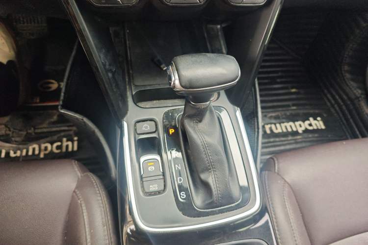 Used GAC Trumpchi GS4 2018 235T Automatic Two-Wheel Drive Luxury Smart Connectivity Millionth Anniversary Edition Gear Lever