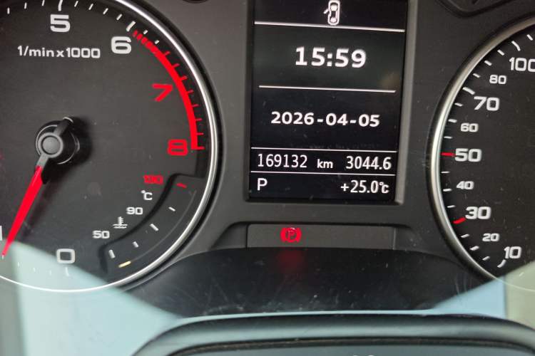 Used Audi A3 2014 Limousine 35 TFSI Automatic Comfort Model Odometer Close Up