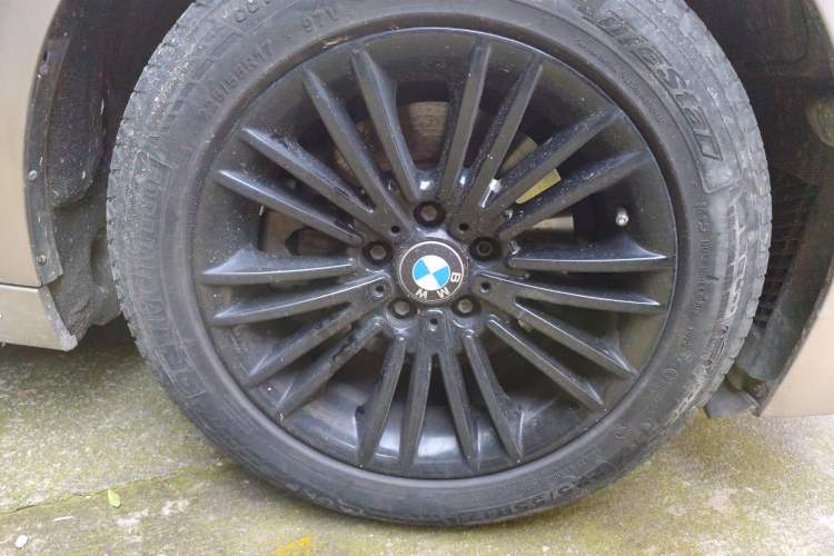 Used BMW 5 Series 2014 525Li Leading Model
