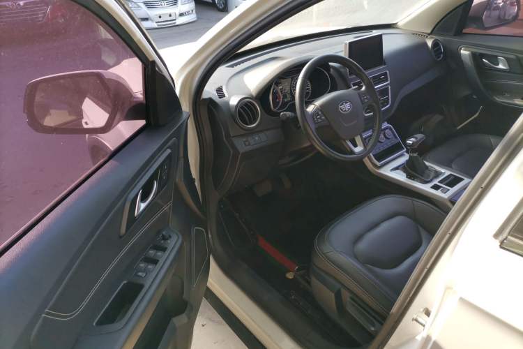 Used Bestune X40 2019 1.6L Automatic Luxury Edition China VI
