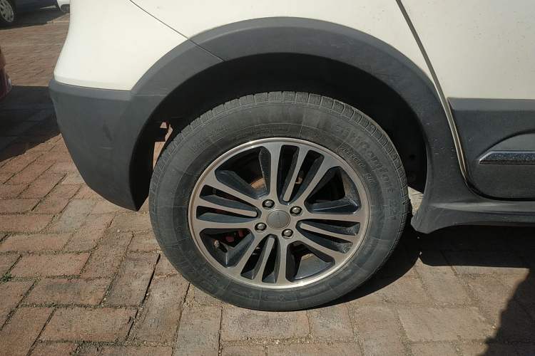 Used Haval H1 2016 Revised Version Blue Badge 1.5L AMT Luxury Edition Right Rear Wheel Hub