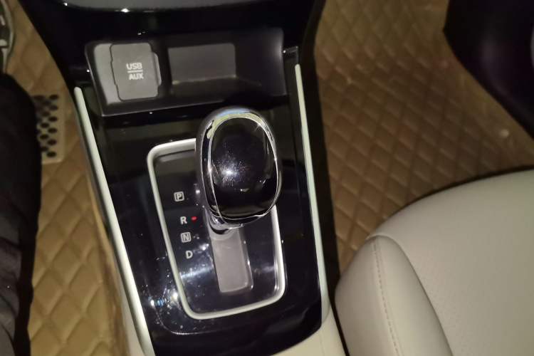 Used Nissan Sylphy 2016 1.6 XL CVT Luxury Edition Gear Lever