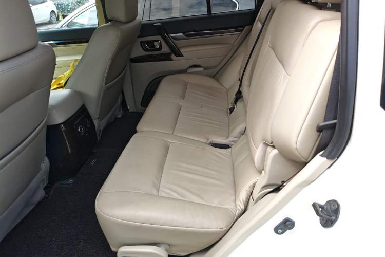 Used Mitsubishi Pajero 2018 V97 3.8L 5-Door GLS Sunroof – Middle East
