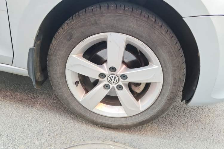 Used Volkswagen Santana 2015 1.6L Manual Comfort Edition Right Front Wheel Hub