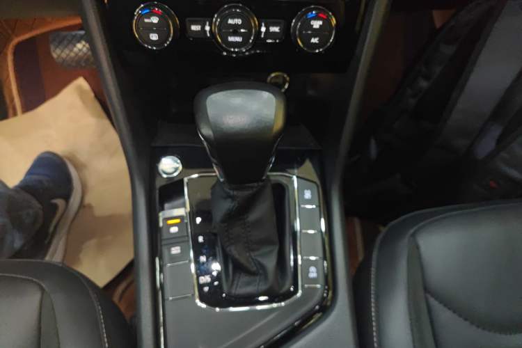 Used Volkswagen Tiguan L 2019 330TSI Automatic Two-Wheel Drive Panoramic Comfort Edition China V Standard
