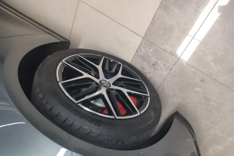 Used BYD Han L 2025 DM-p Four-Wheel-Drive LiDAR Flagship Model Left Front Wheel Hub