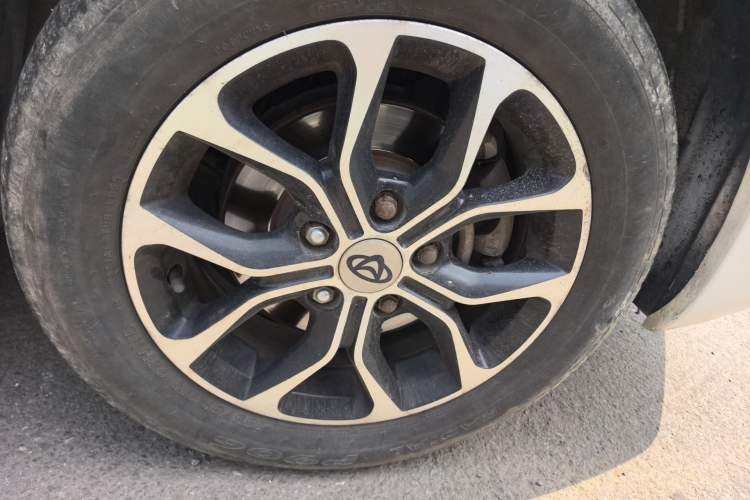 Used CHANGAN KAICHENG Oushang A600 2016 1.5L Manual Luxury 7-Seater Right Front Wheel Hub