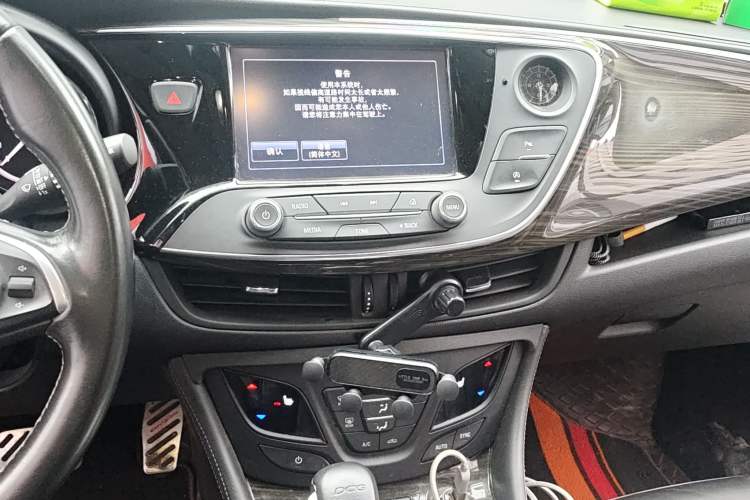 Used Buick Envision 2018 20T Two-Wheel-Drive Elite Model
