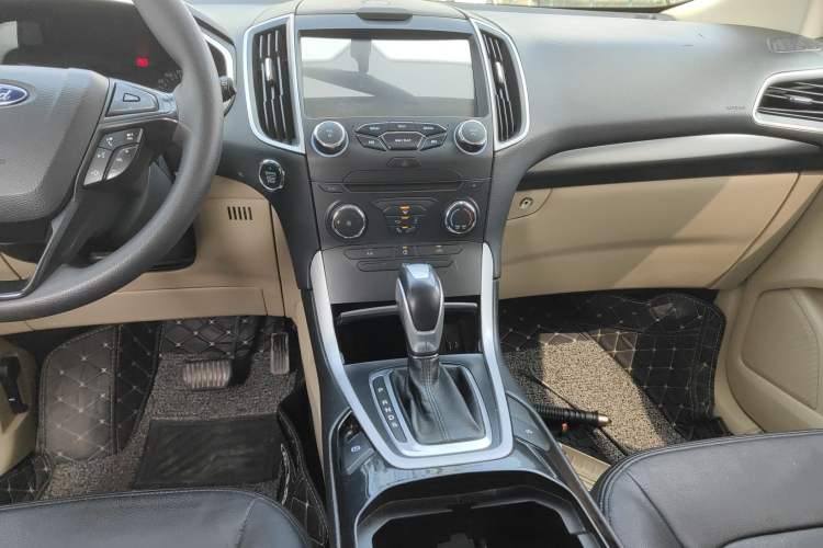 Used Ford Edge 2016 EcoBoost 245 Two-Wheel-Drive Titanium 5-Seater
