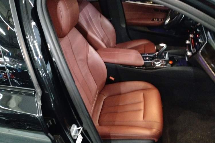 Used BMW 5 Series 2018 Restyled 530Li Leading Edition M Sport Package
