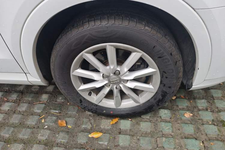 Used Audi Q3 2012 35 TFSI quattro Comfort Model Right Front Wheel Hub