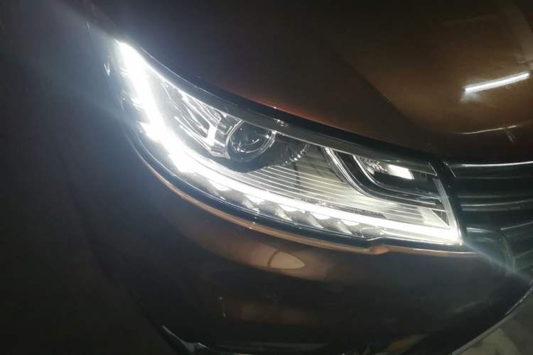 Used Roewe RX3 2018 1.6L CVT Flagship Edition Right Front Headlight