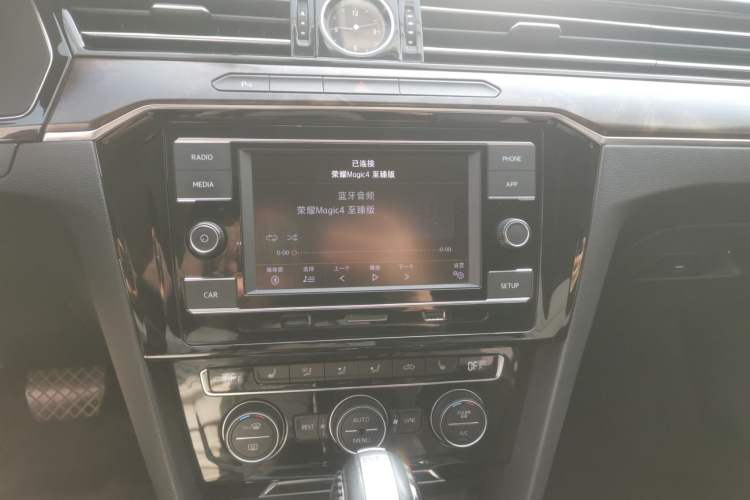 Used Volkswagen Magotan 2018 330TSI DSG Luxury Model Audio And AC Panel