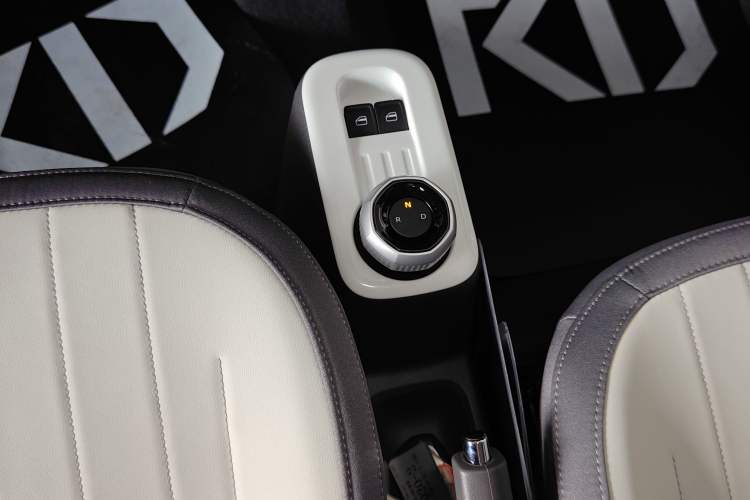 Used Geely Galaxy Panda 2025 210km Panda Rider Gear Lever