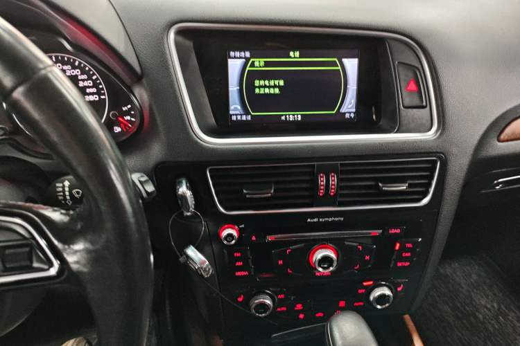 Used Audi Q5 2016 40 TFSI Technology Edition Audio And AC Panel