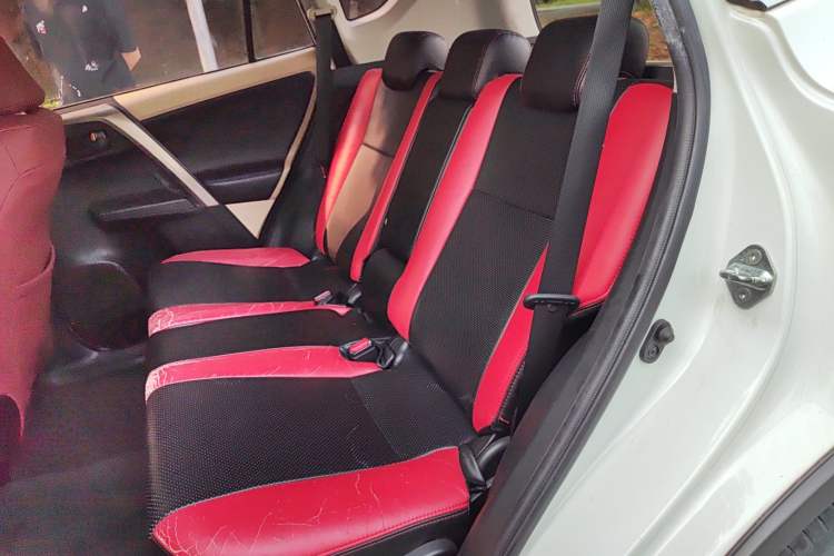 Used Toyota RAV4 2015 2.0L CVT Two-Wheel Drive Fashion Edition Left Rear Seat