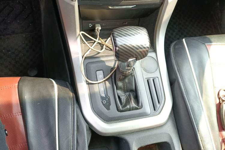 Used SAIC MAXUS T70 2019 2.0T Diesel Automatic 2WD Elite Version with Long Body and High Ground Clearance
