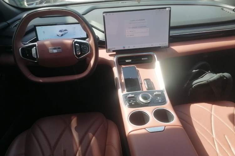 Used Geely Galaxy L6 2025 EM-i 140km Starship Edition Center Console