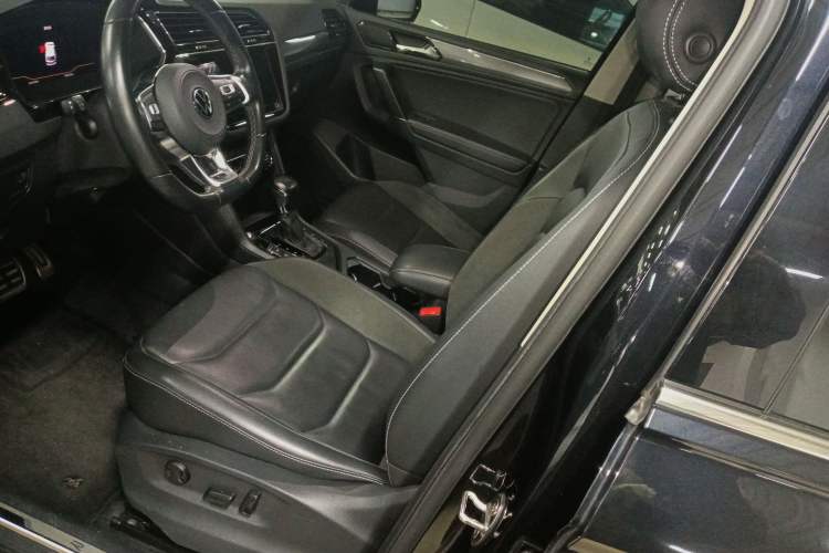 Used Volkswagen Tiguan L 2021 330TSI Automatic Two-Wheel Drive R-Line Enhanced Edition Left Front Seat