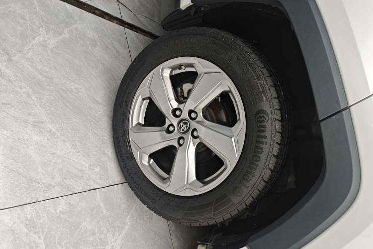 Used Toyota RAV4 2021 Dual-Engine 2.5L E-CVT Two-Wheel Drive Elite Edition
