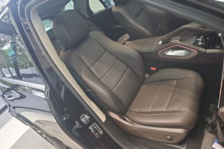 Used Mercedes-Benz GLE 2023 GLE 350 4MATIC Stylish Model Right Front Seat