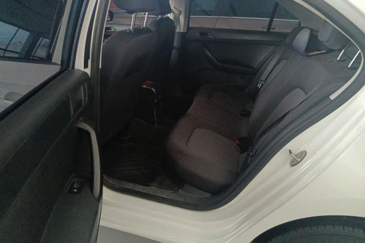 Used Volkswagen Santana 2016 1.6L Manual Fashion Edition
