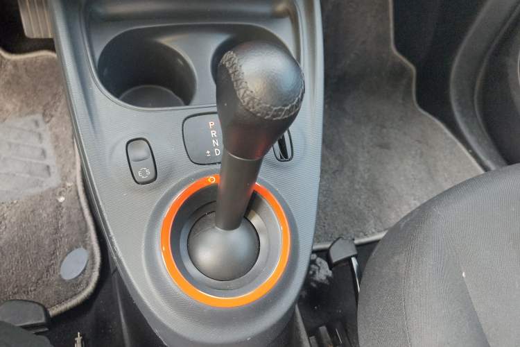 Used smart fortwo 2015 1.0L 52 kW hardtop Dynamic version
