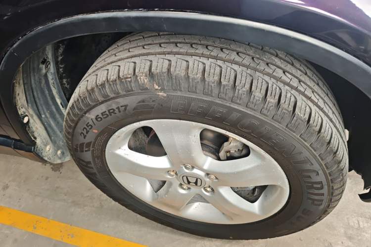 Used Honda CR-V 2010 2.0L automatic two-wheel drive urban version Right Front Wheel Hub