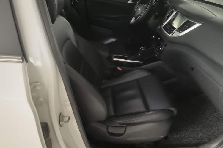 Used Hyundai Tucson 2018 1.6T Dual-Clutch Two-Wheel Drive 15th Anniversary Special Edition
