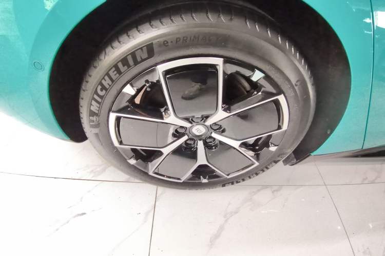 Used Xiaomi Auto SU7 2024 Rear-Drive Long-Range Intelligent Driving Version Exterior 2