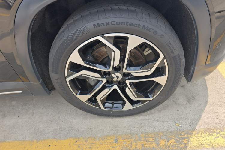 Used Nio ES8 2018 Founder Edition Right Front Wheel Hub